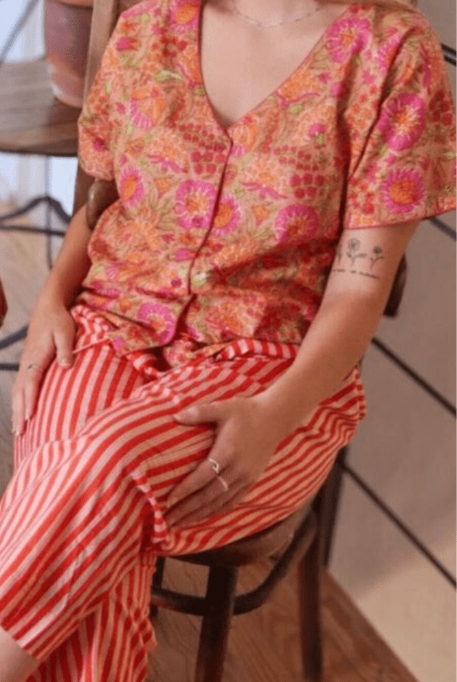 Cropped Frenchies - Juicy Lucy - V - neck - Gawjus