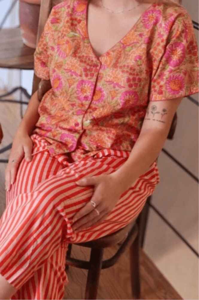 Cropped Frenchies - Juicy Lucy - V - neck - Gawjus