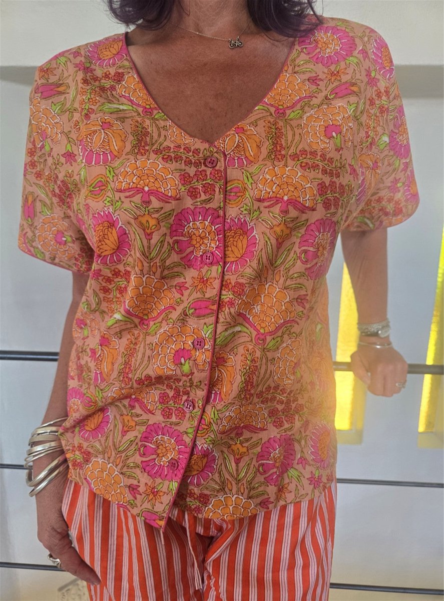 Cropped Frenchies - Juicy Lucy - V - neck - Gawjus