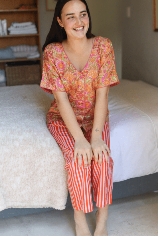 Cropped Frenchies - Juicy Lucy - V - neck - Gawjus