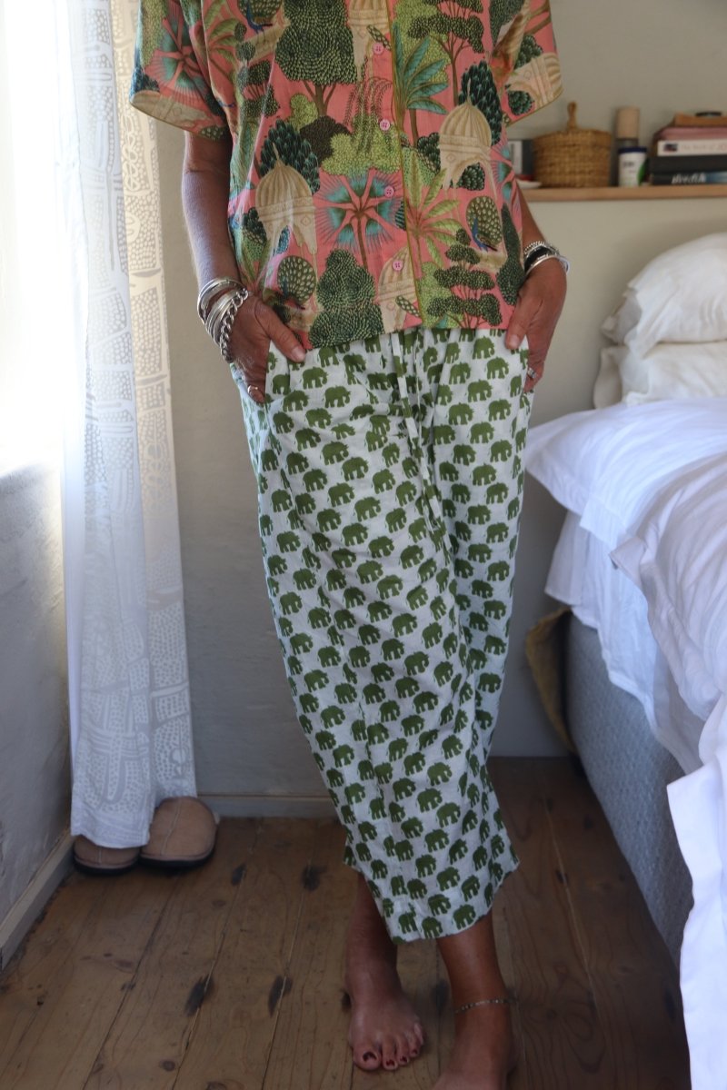 Cropped Frenchies - Pink Ellie - V - neck - Gawjus