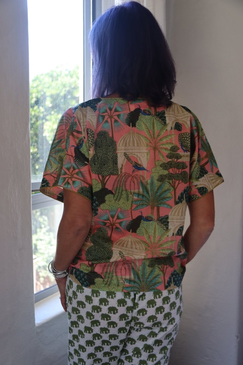 Cropped Frenchies - Pink Ellie - V - neck - Gawjus