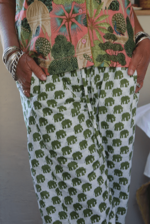 Cropped Frenchies - Pink Ellie - V - neck - Gawjus