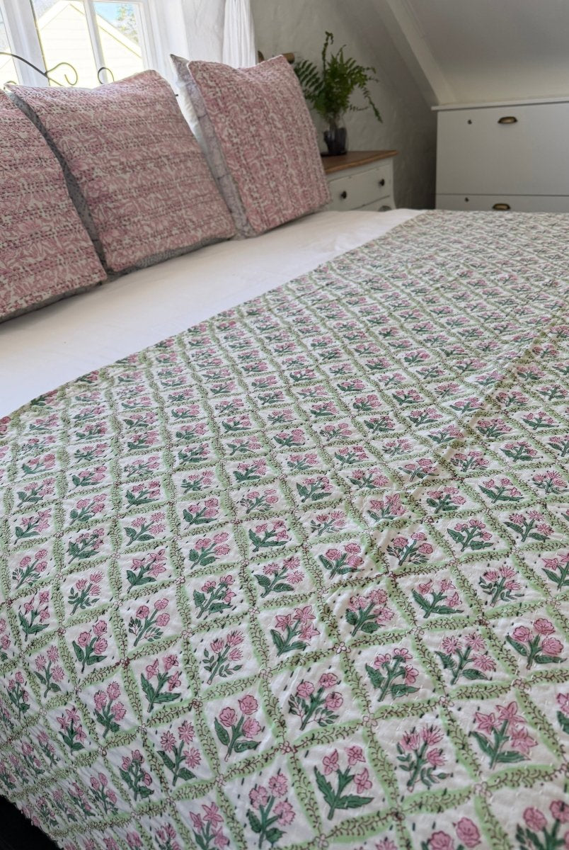Kantha Quilt - Pink Clover - Gawjus