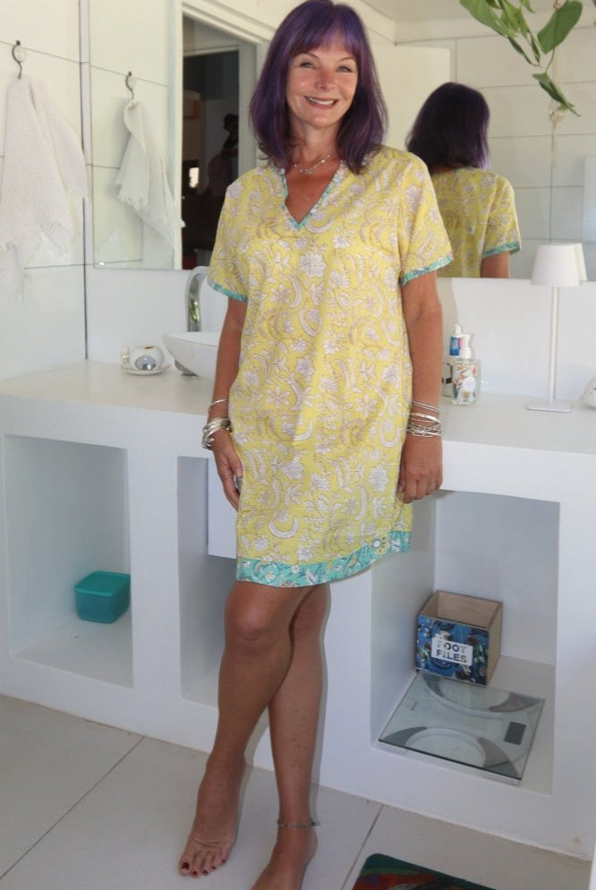 Short Diva - Dreamy/Happy Yellow (V Neck) - Gawjus