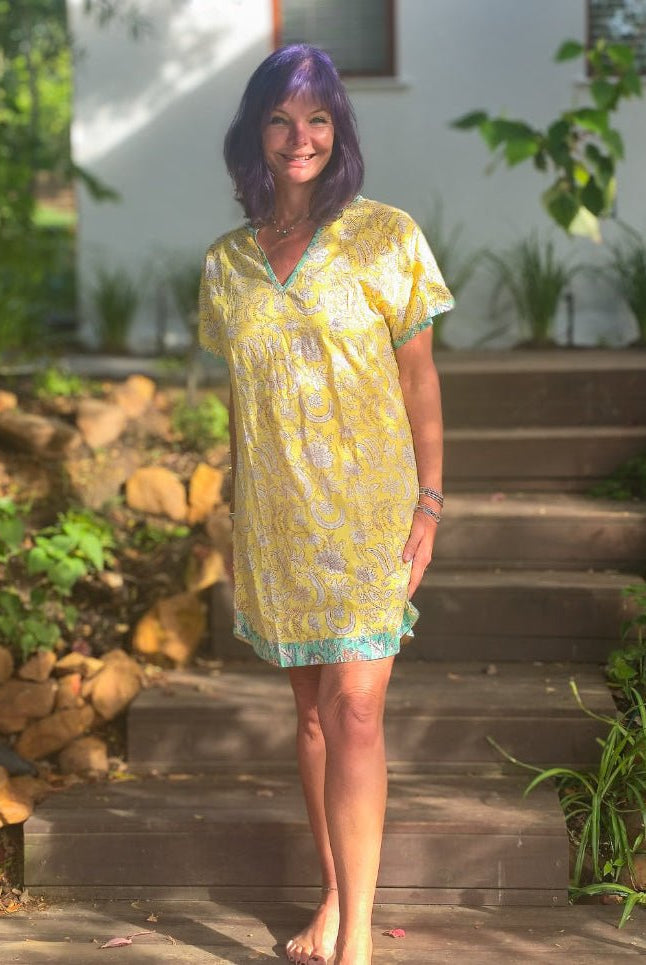 Short Diva - Dreamy/Happy Yellow (V Neck) - Gawjus
