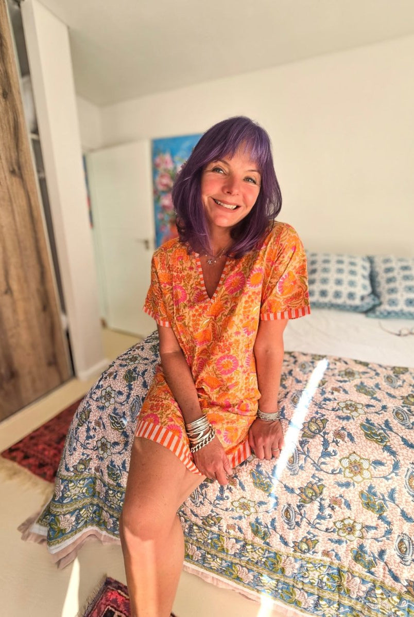 Short Diva - Juicy Lucy (V Neck) - Gawjus