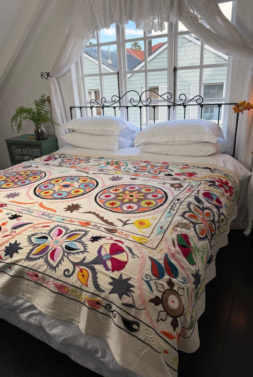 Suzani Kantha - Hand-embroidered Blanket - Seven - Gawjus