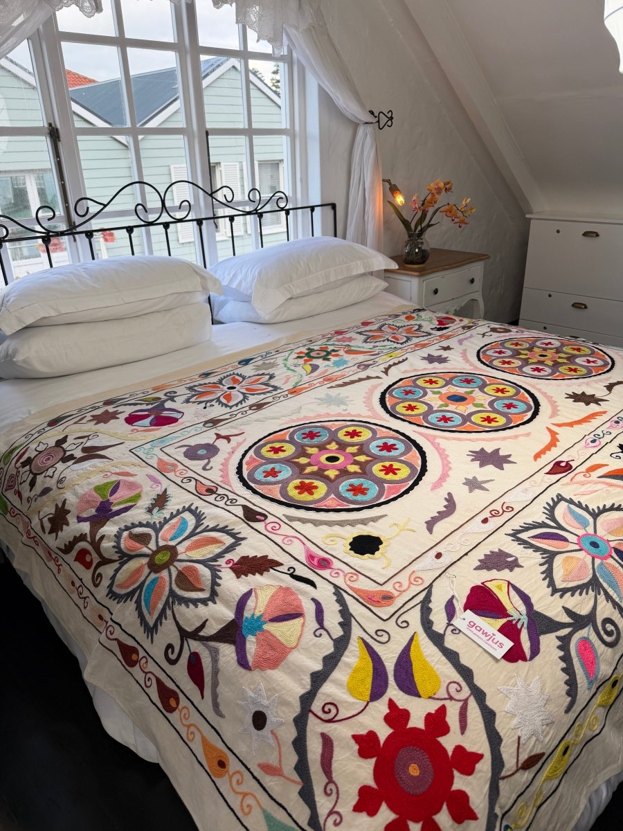 Suzani Kantha - Hand-embroidered Blanket - Seven - Gawjus