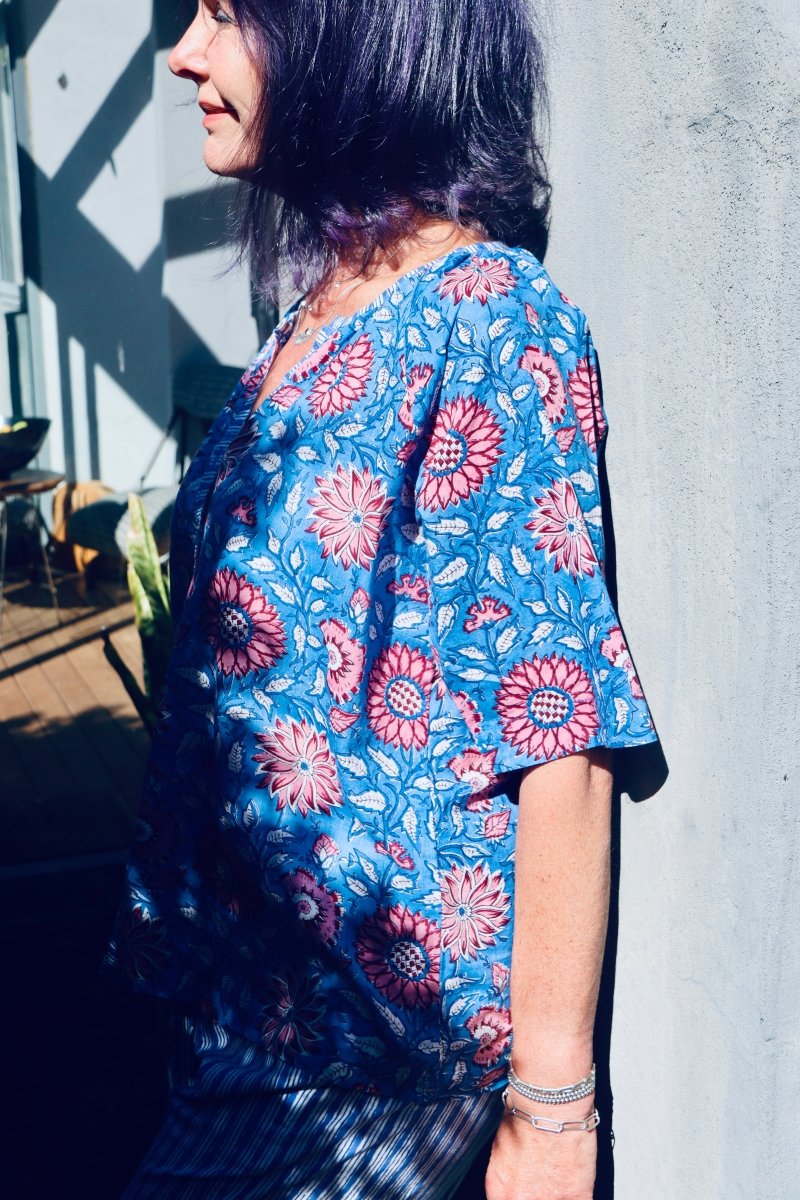 Capri Frenchies - Poppy on Blue (3/4) - Gawjus