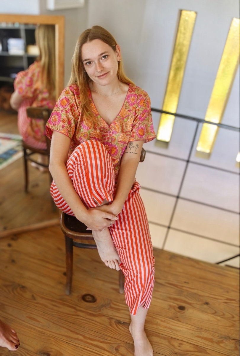 Cropped Frenchies - Juicy Lucy - V - neck - Gawjus