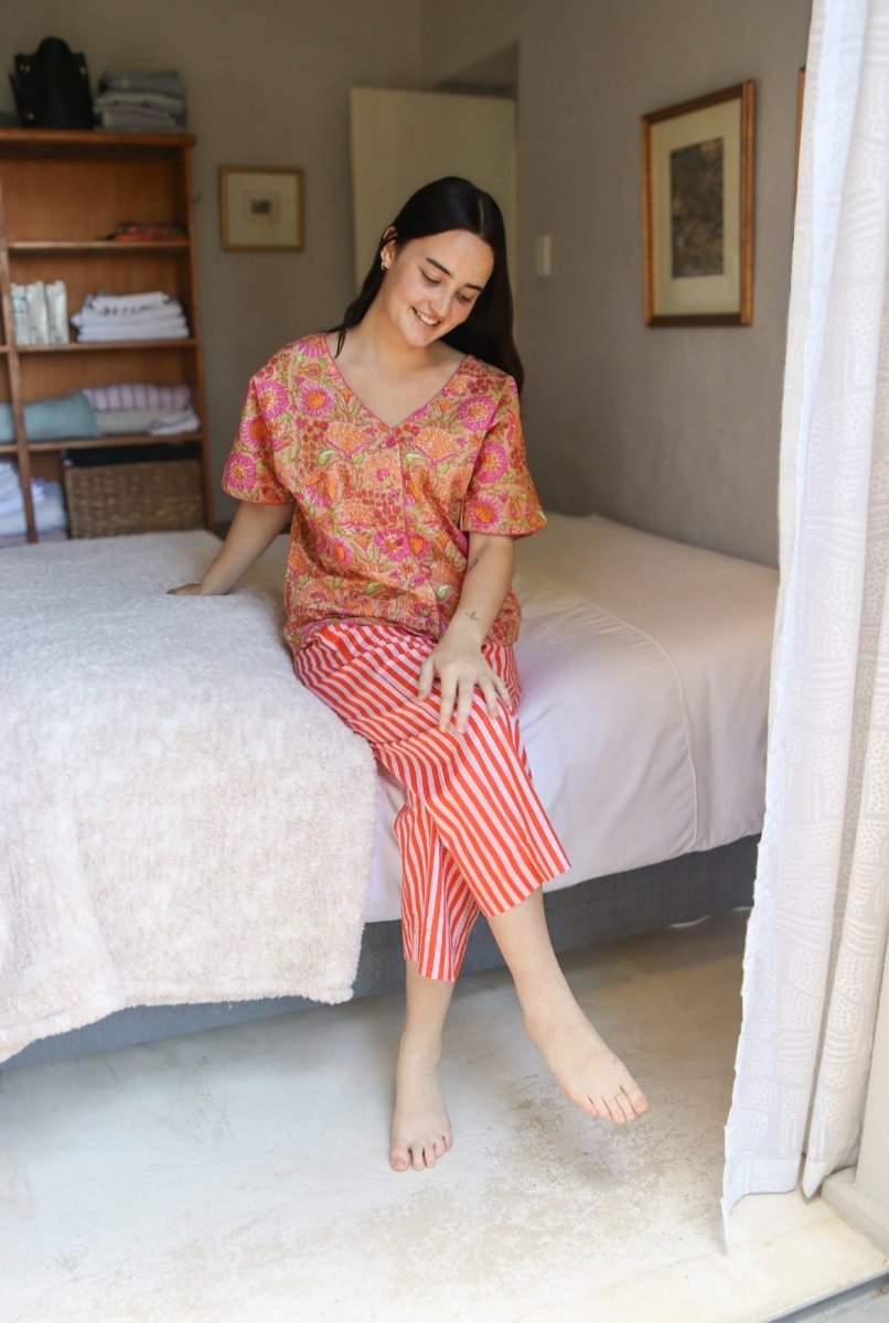 Cropped Frenchies - Juicy Lucy - V - neck - Gawjus