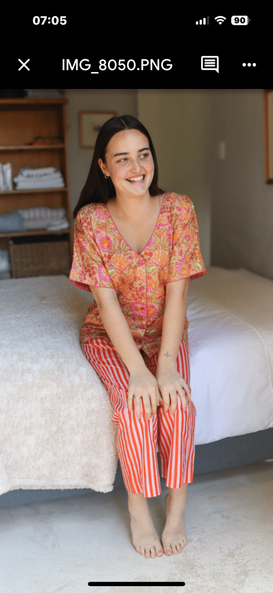 Cropped Frenchies - Juicy Lucy - V - neck - Gawjus