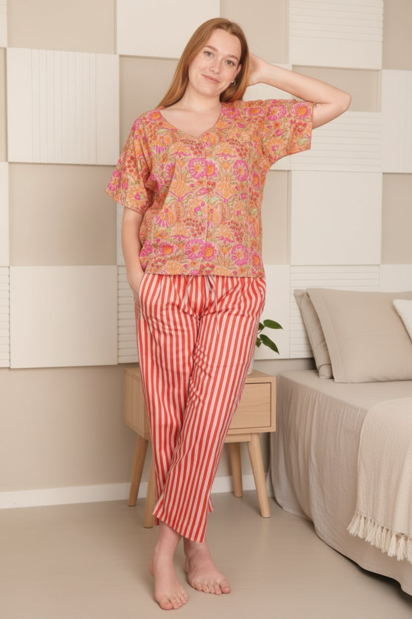 Cropped Frenchies - Juicy Lucy - V - neck - Gawjus