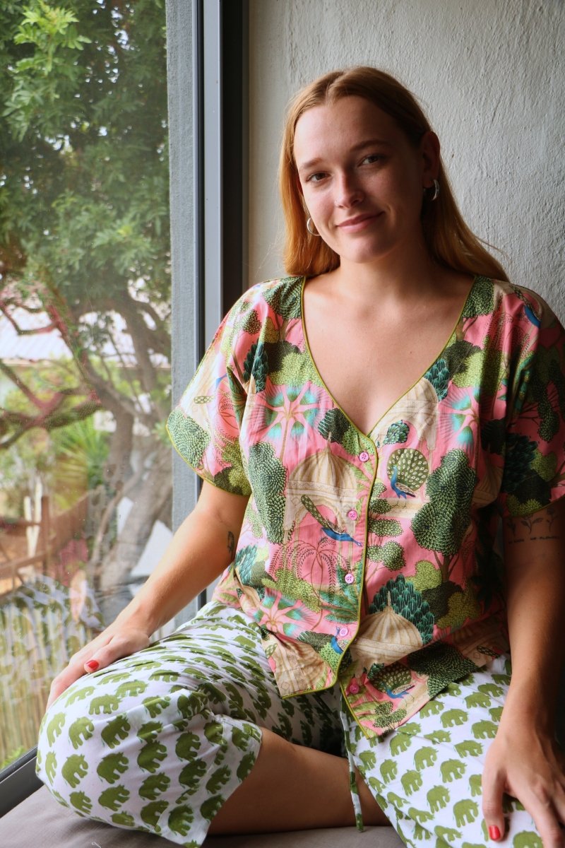 Cropped Frenchies - Pink Ellie - V - neck - Gawjus