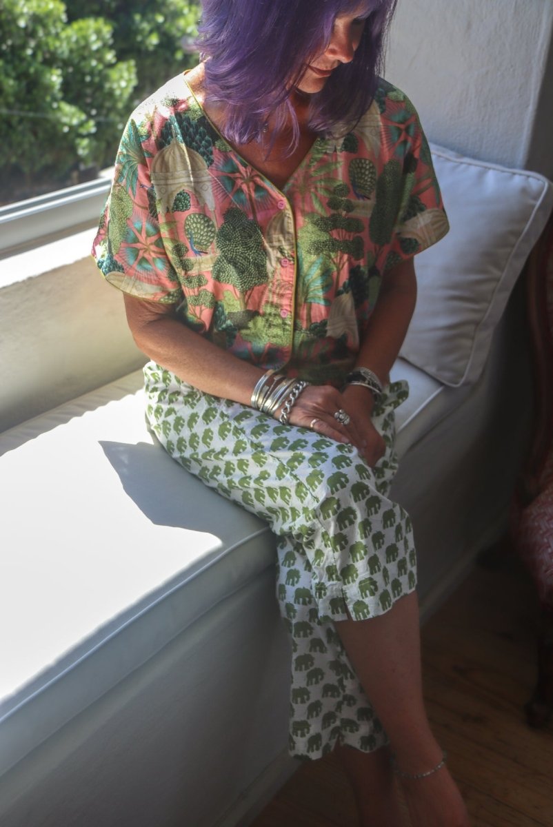 Cropped Frenchies - Pink Ellie - V - neck - Gawjus