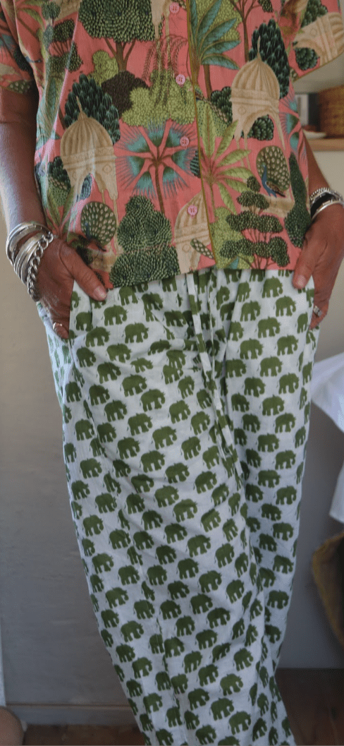 Cropped Frenchies - Pink Ellie - V - neck - Gawjus