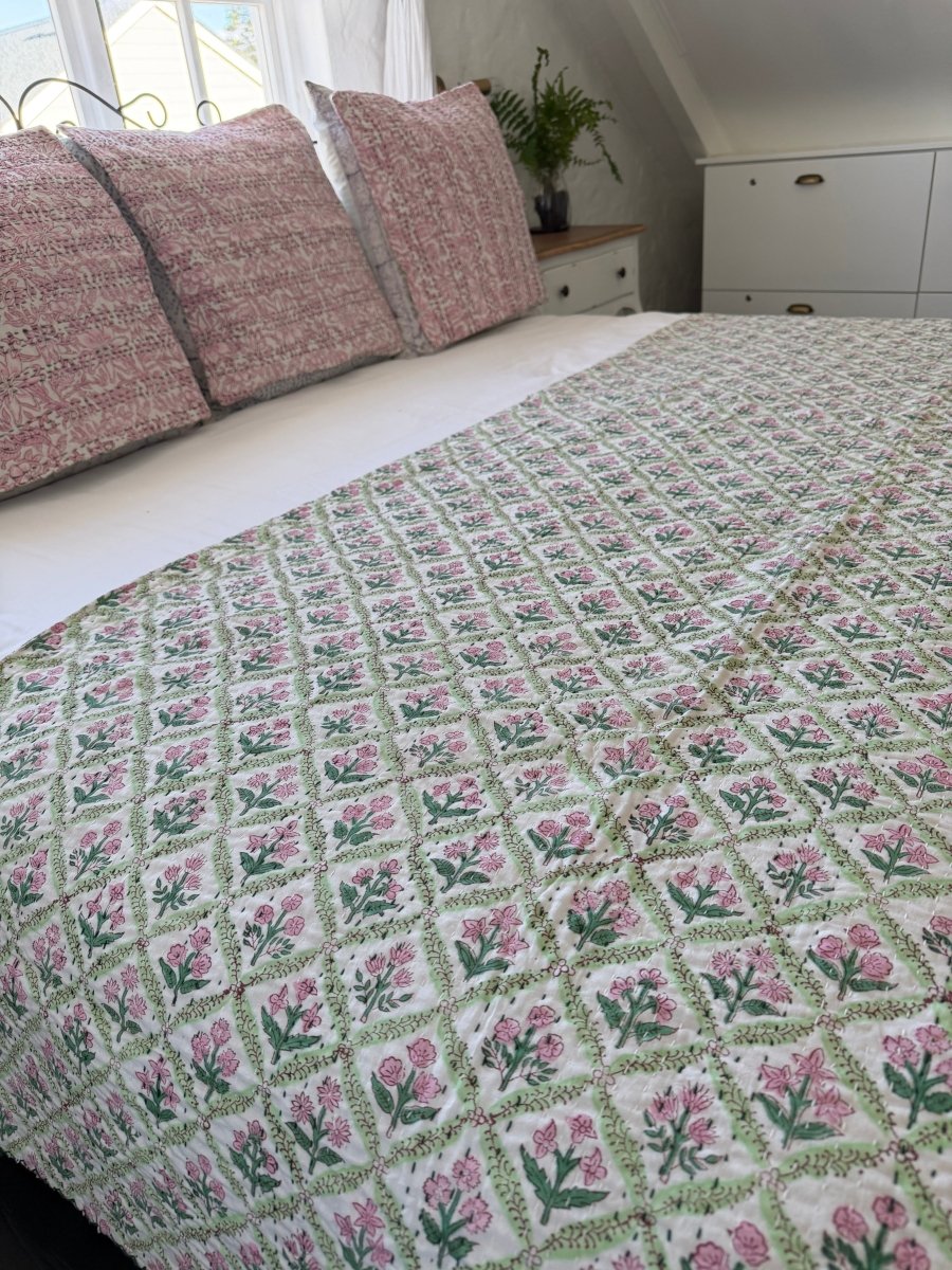 Kantha Quilt - Pink Clover - Gawjus
