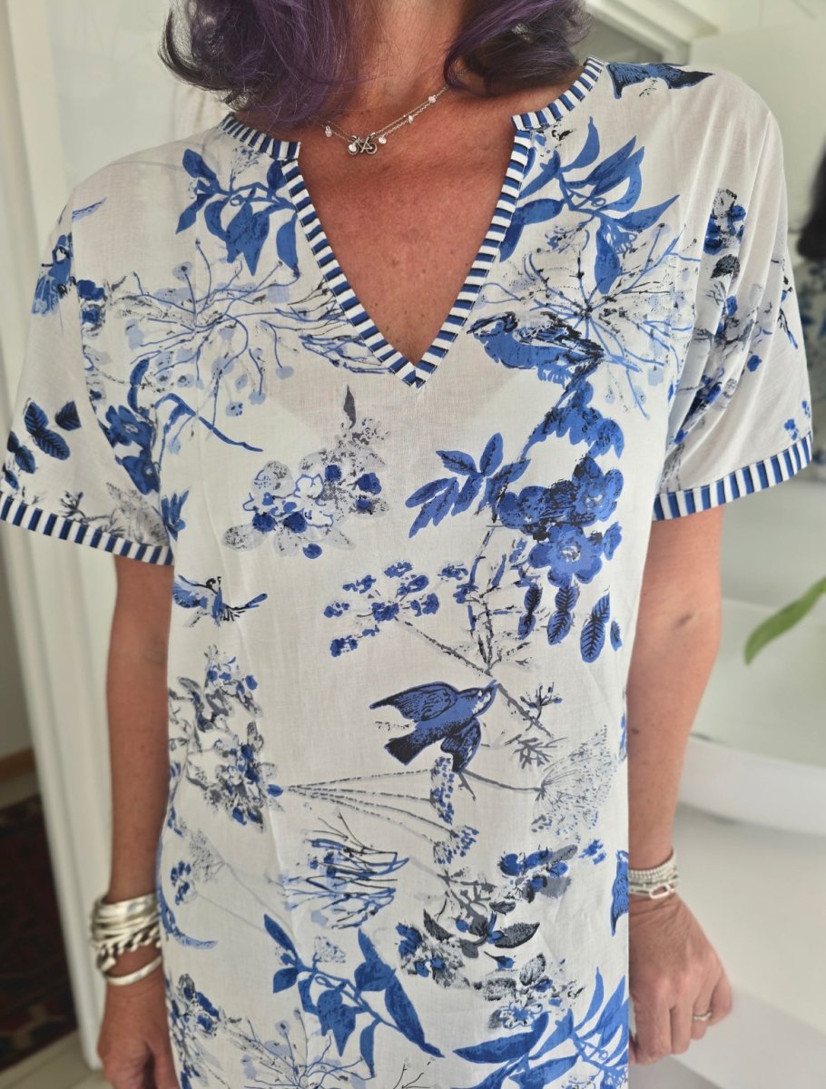 Short Diva - Blue Bird (V Neck) - Gawjus