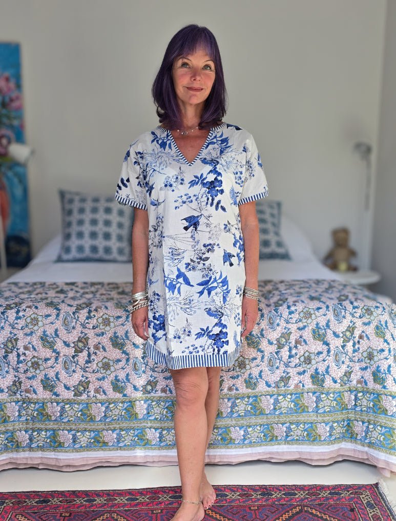 Short Diva - Blue Bird (V Neck) - Gawjus